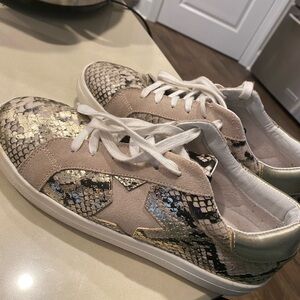 Steve Madden tennies